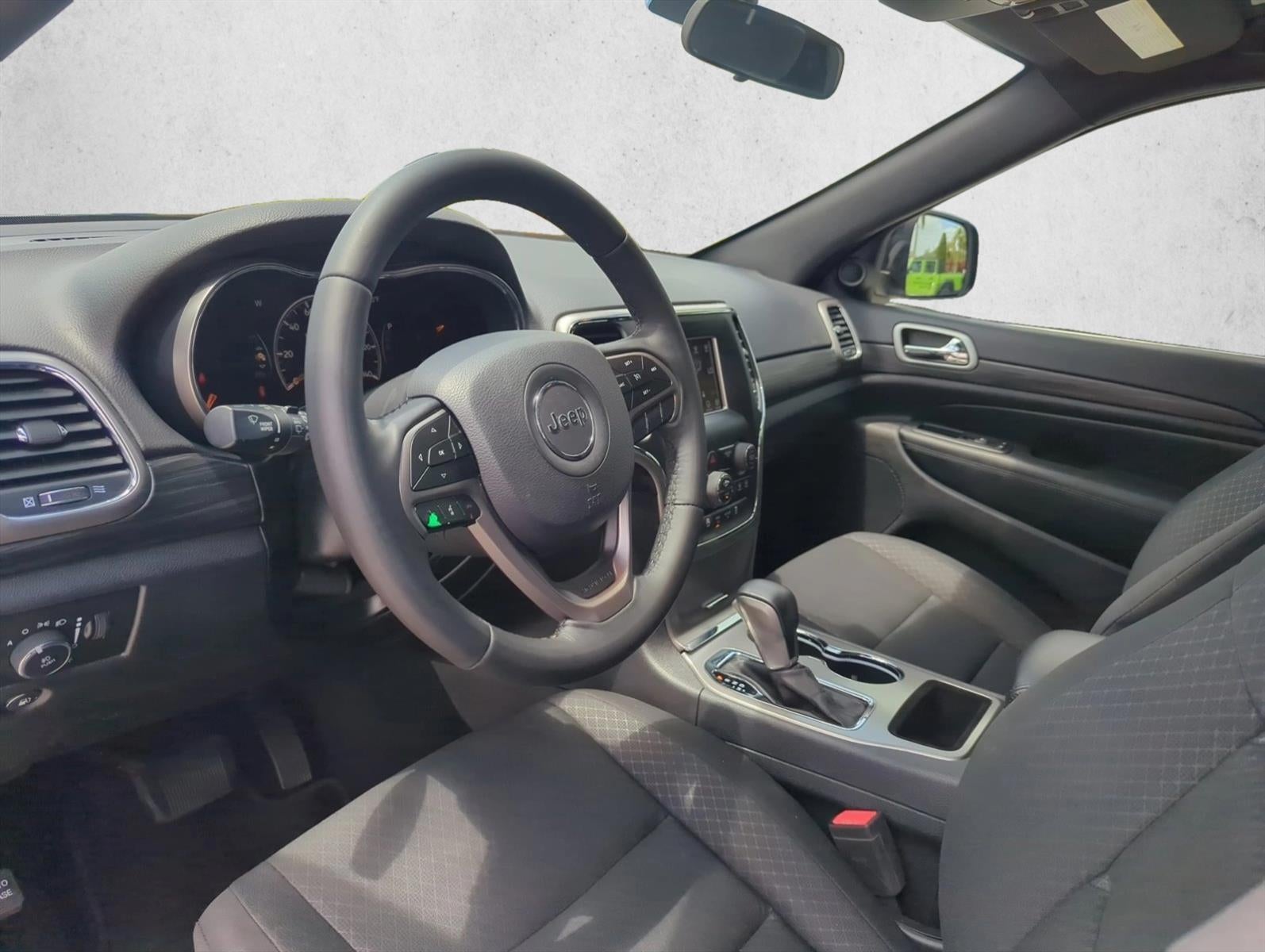 2019 Jeep Grand Cherokee Laredo 4x2