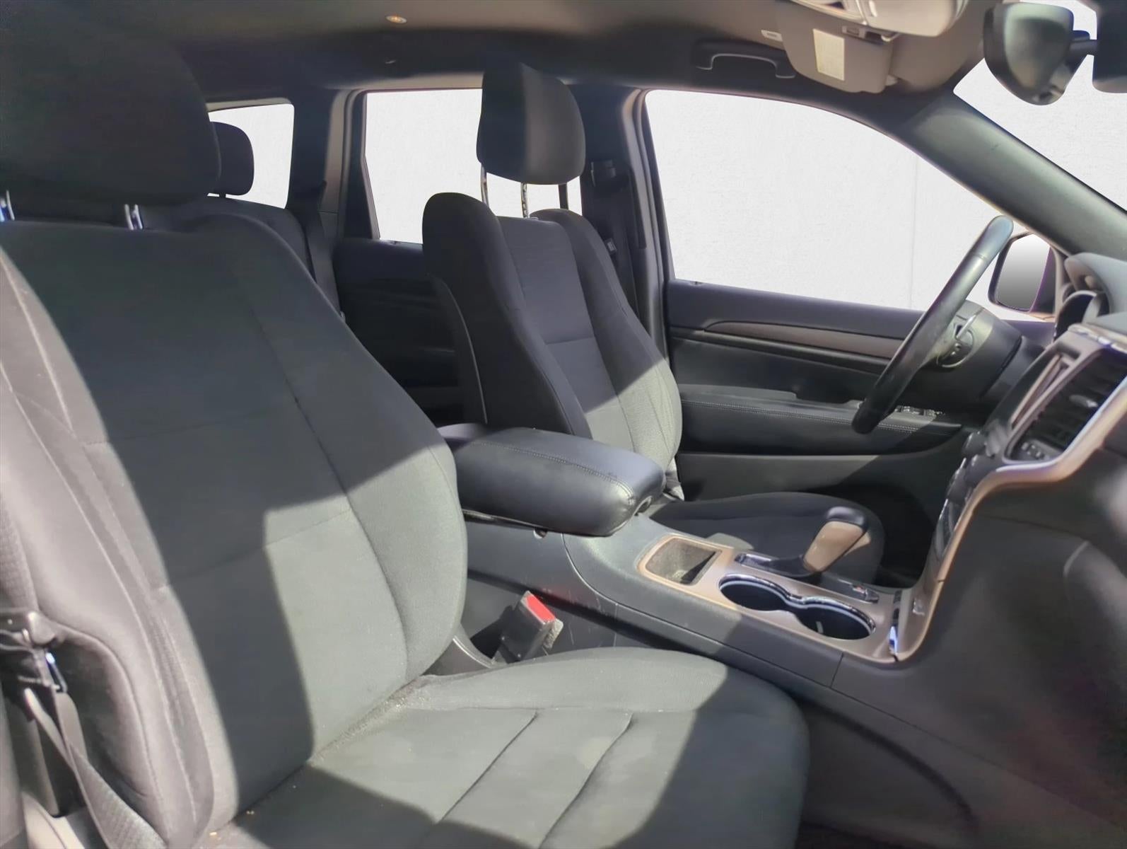 2017 Jeep Grand Cherokee Laredo 4x2