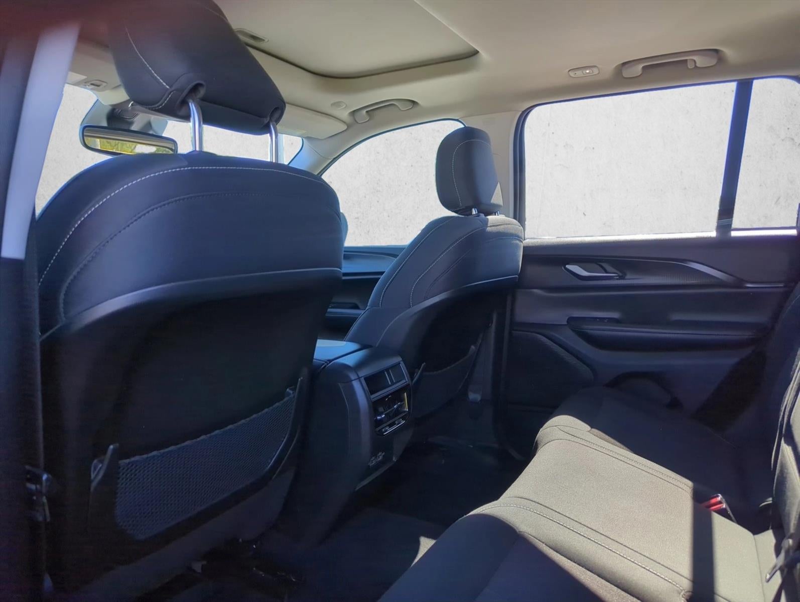 2024 Jeep Grand Cherokee Laredo X 4x2