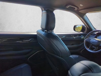 2022 Jeep Grand Cherokee L Altitude 4x2