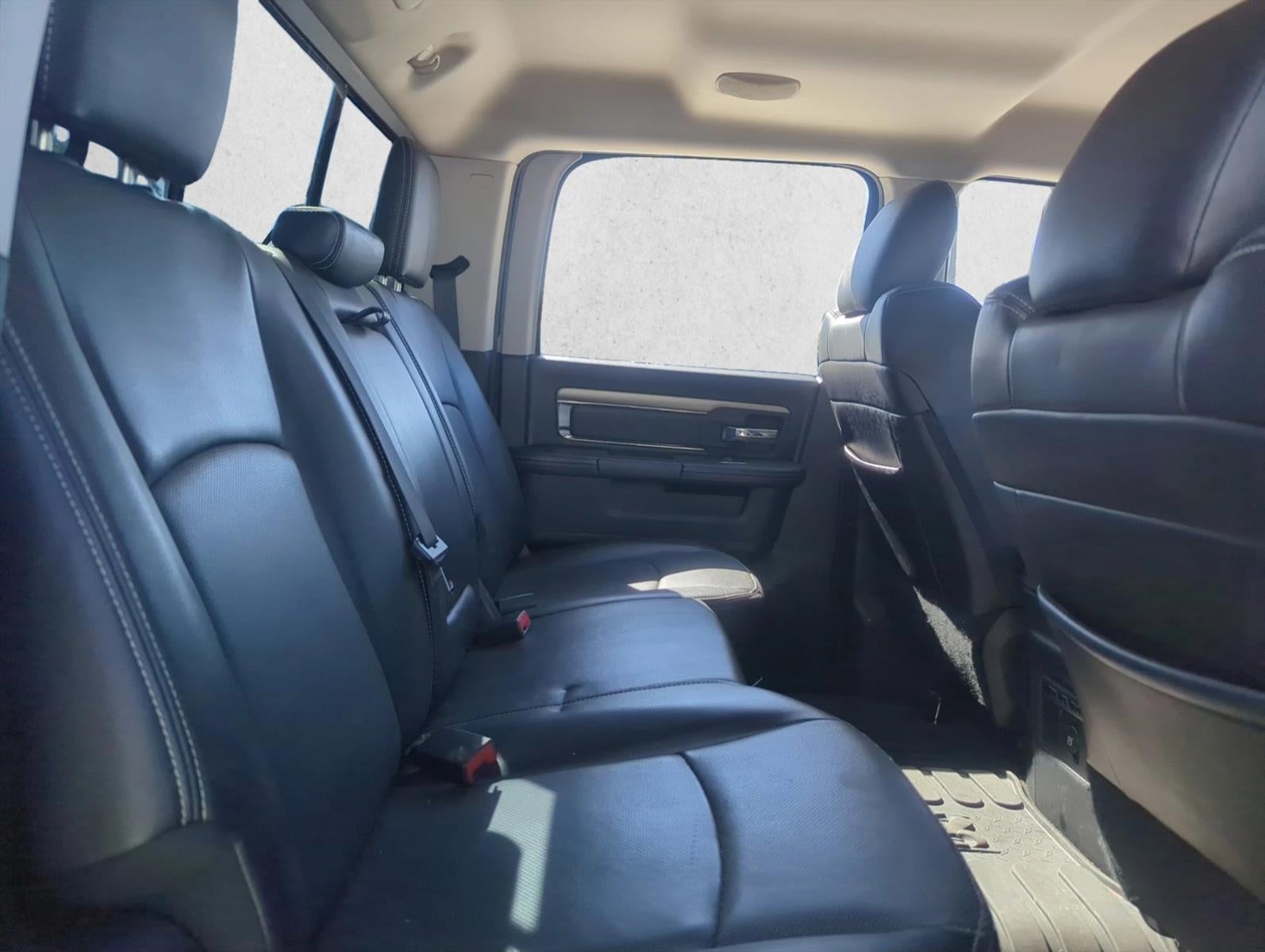 2017 RAM 1500 Night 4x4 Crew Cab 5'7" Box