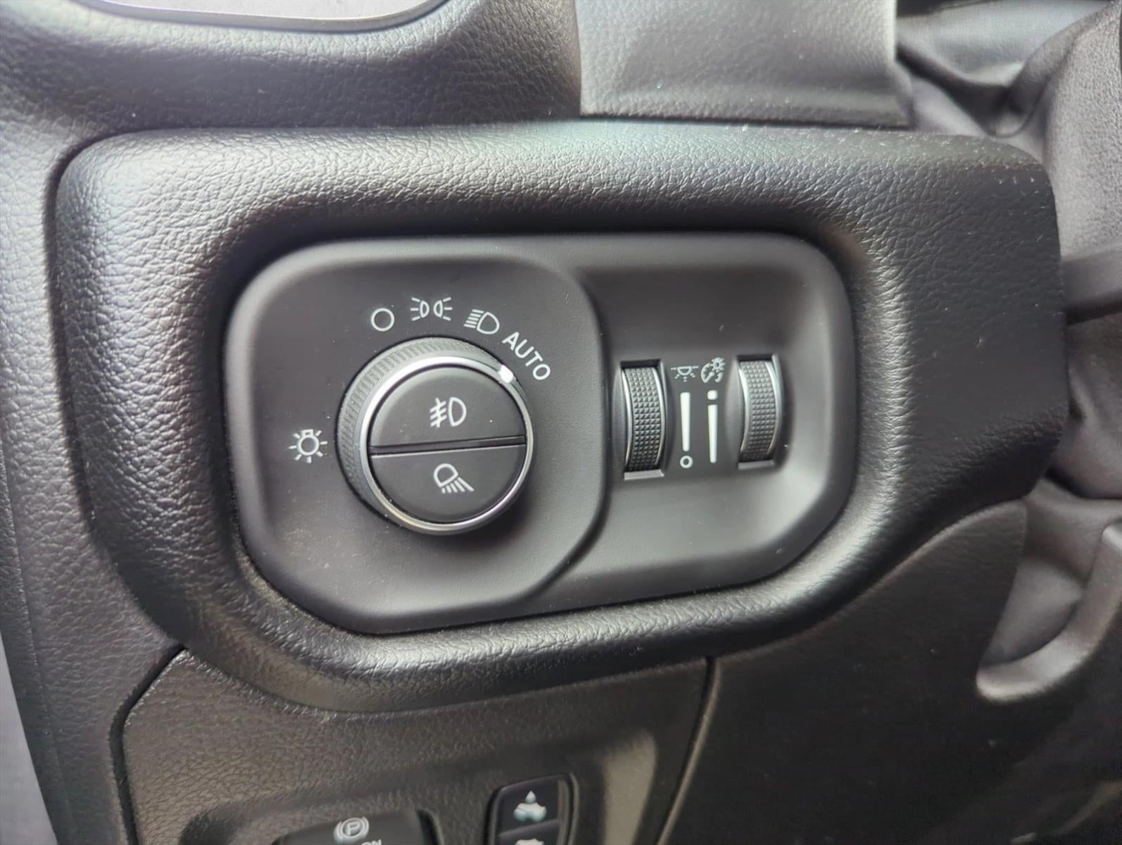 2019 RAM 1500 Laramie 4x2 Crew Cab 5'7" Box