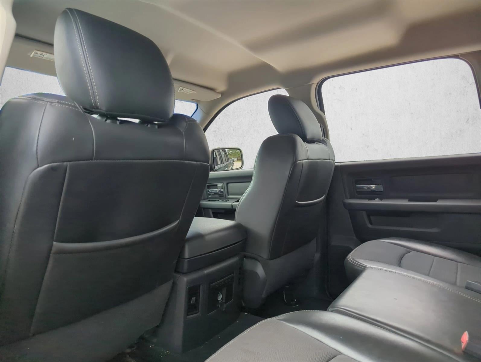 2011 RAM 1500 2WD Crew Cab 5.7 Ft Box Sport