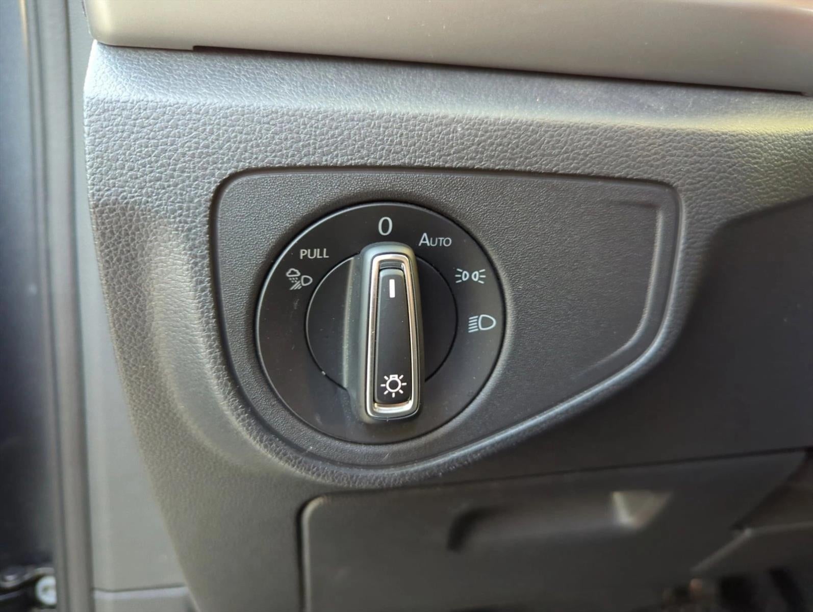 2023 Volkswagen Atlas Cross Sport 3.6L V6 SE w/Technology FWD