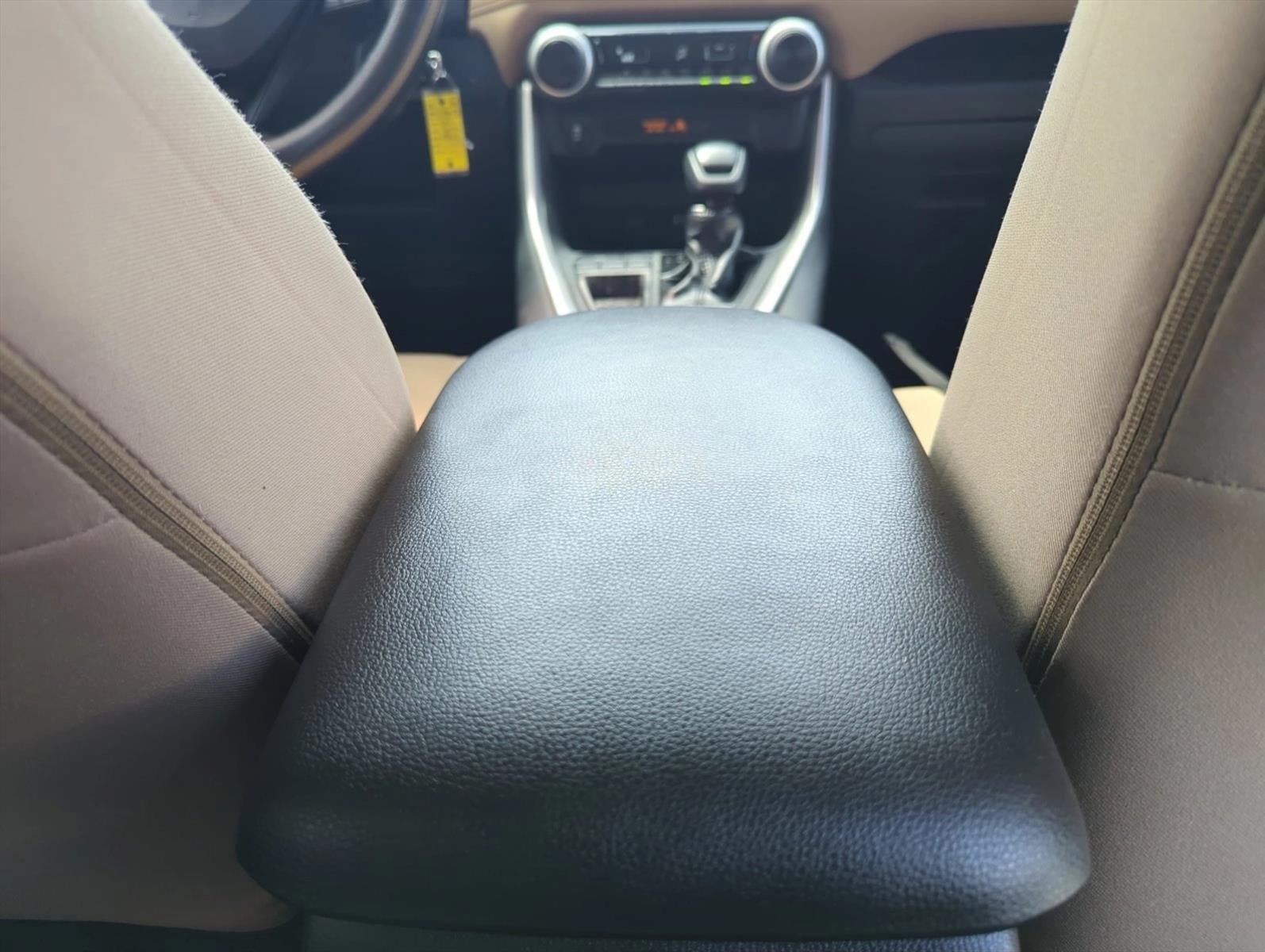 2019 Toyota RAV4 LE FWD (GS)