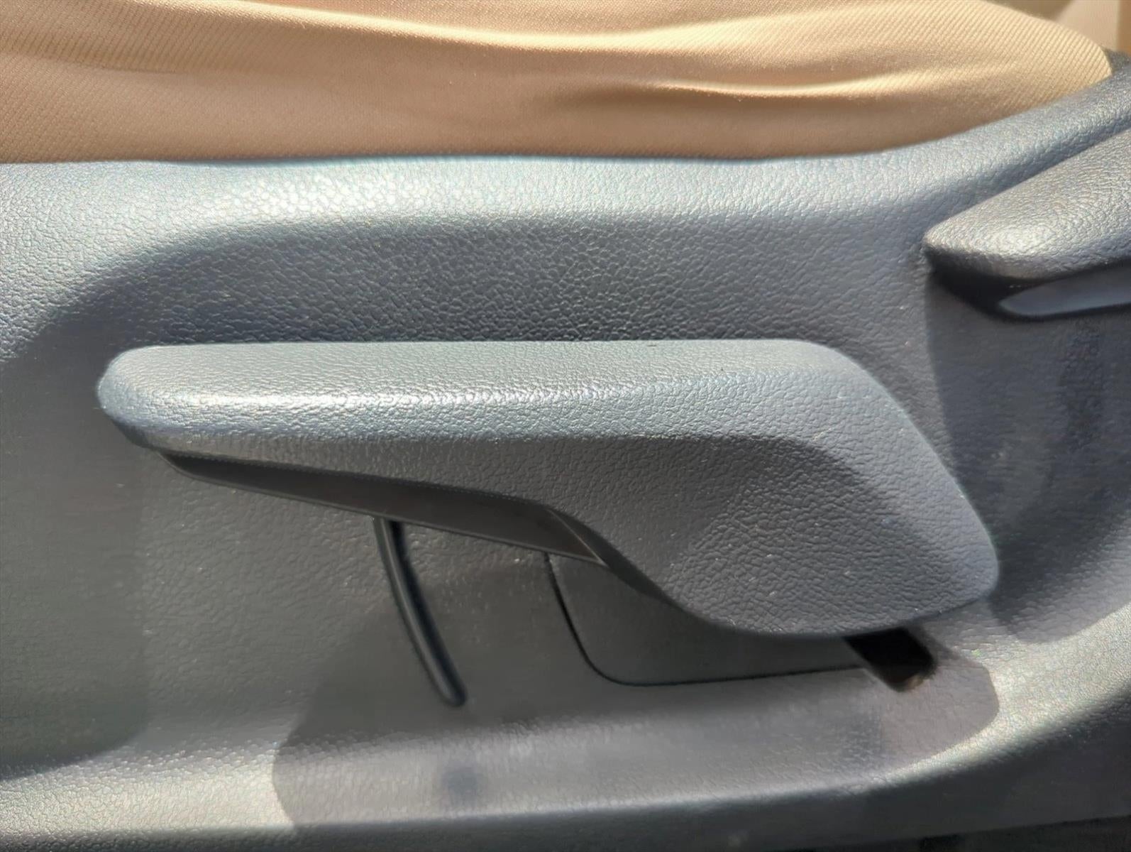 2019 Toyota RAV4 LE FWD (GS)