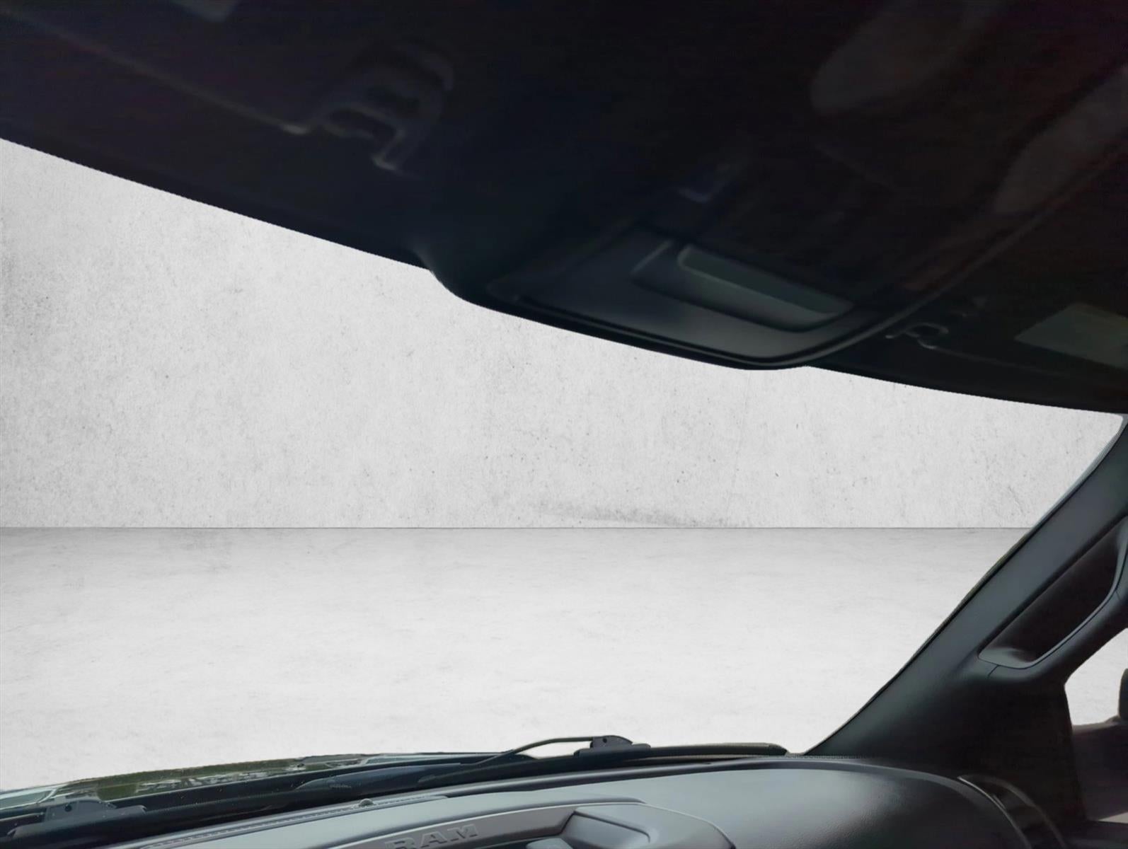 2022 RAM 3500 Tradesman 4x4 Crew Cab 8' Box