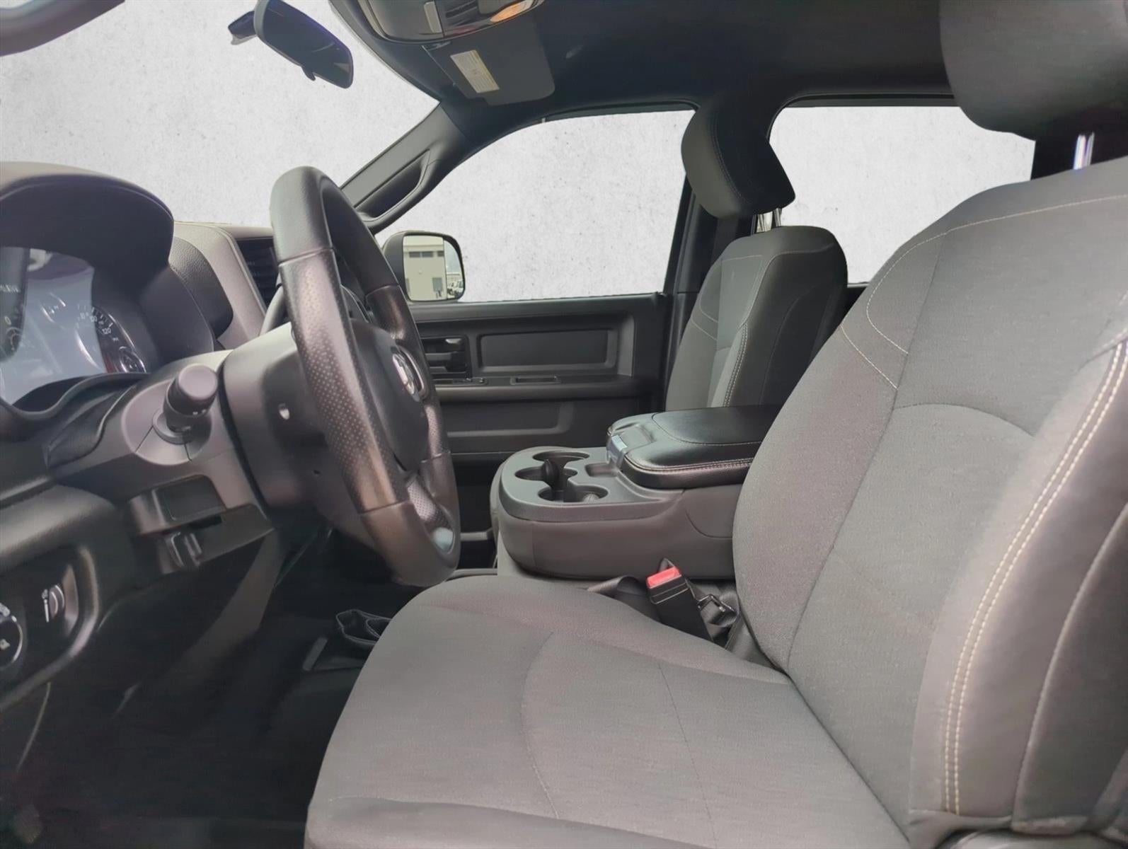 2022 RAM 3500 Tradesman 4x4 Crew Cab 8' Box