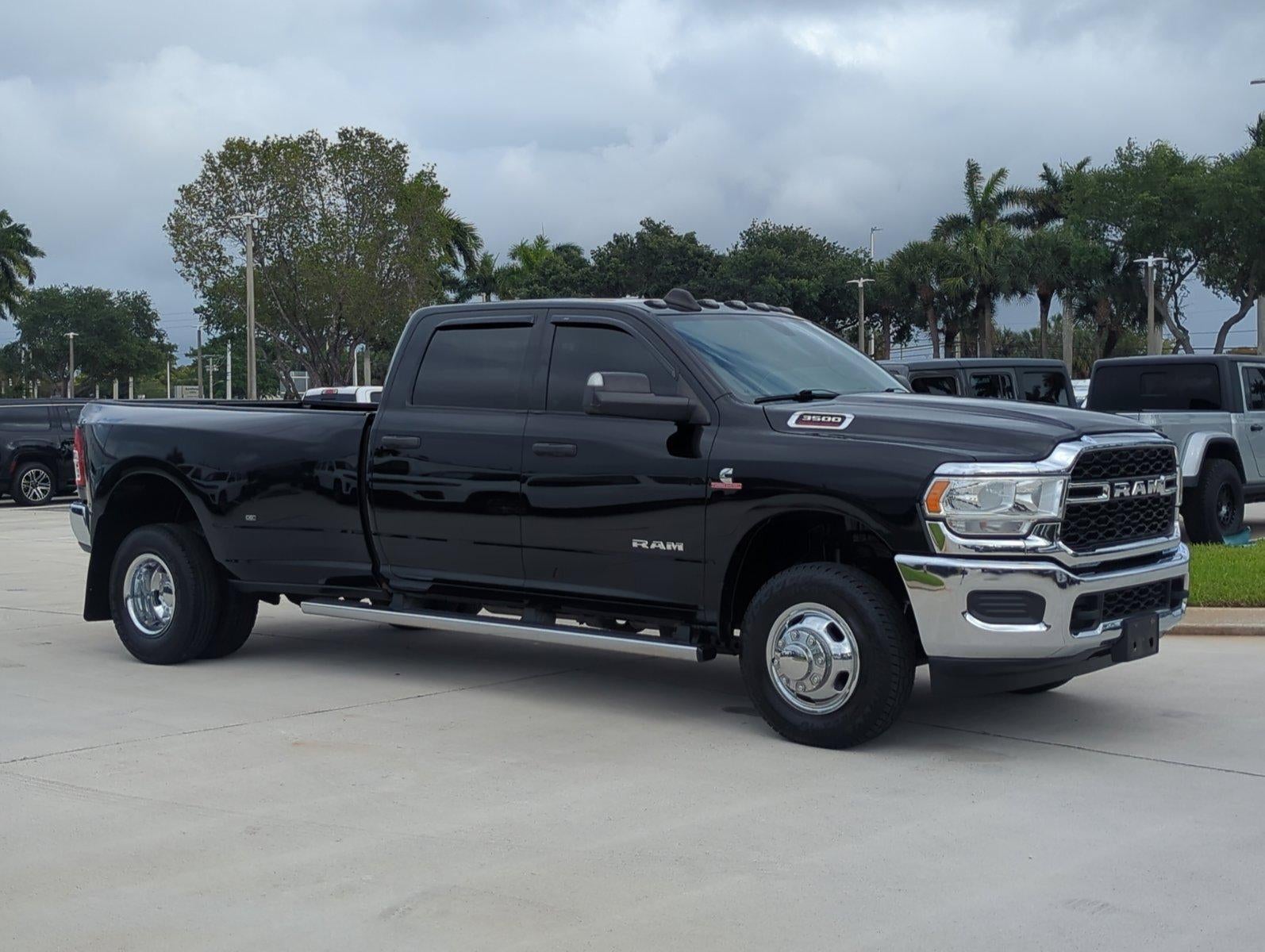 2022 RAM 3500 Tradesman 4x4 Crew Cab 8' Box