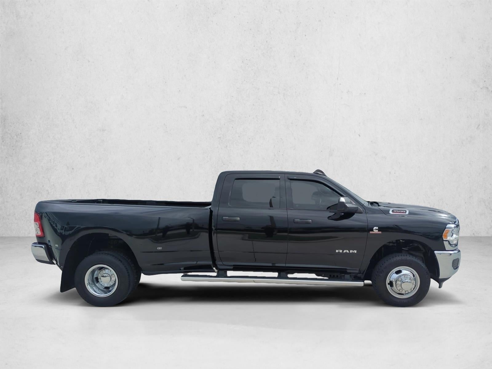 2022 RAM 3500 Tradesman 4x4 Crew Cab 8' Box
