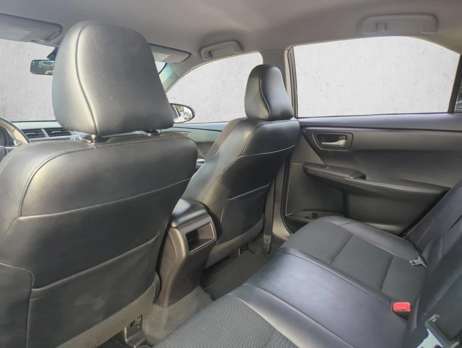 2017 Toyota Camry SE Auto (SE)