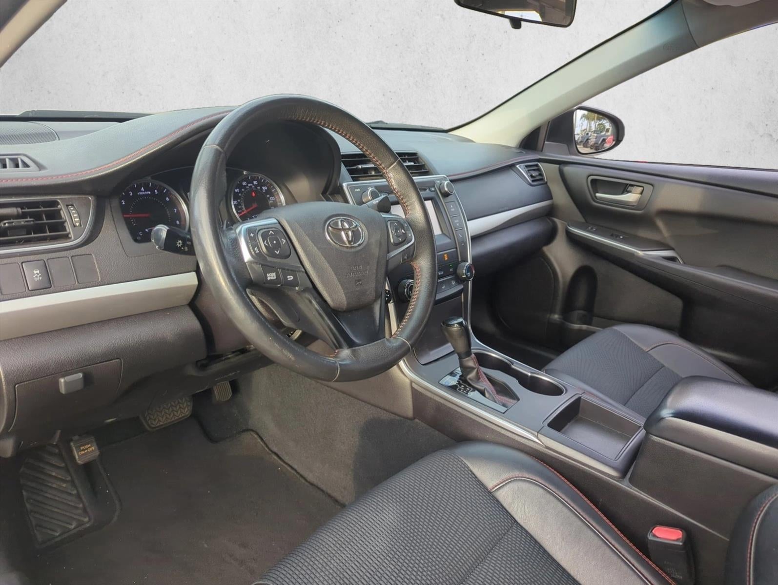 2017 Toyota Camry SE Auto (SE)