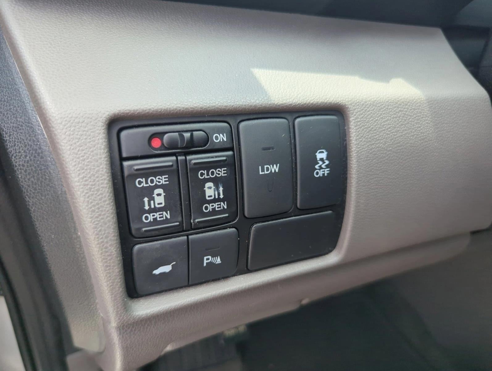 2016 Honda Odyssey Touring Elite with DVD Rear Entertainment System and Navigation