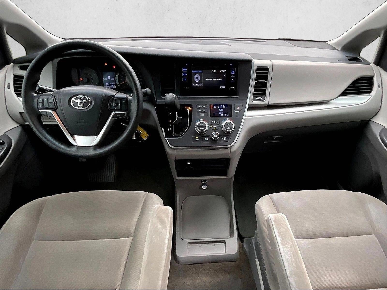2017 Toyota Sienna L FWD 7-Passenger (Natl)
