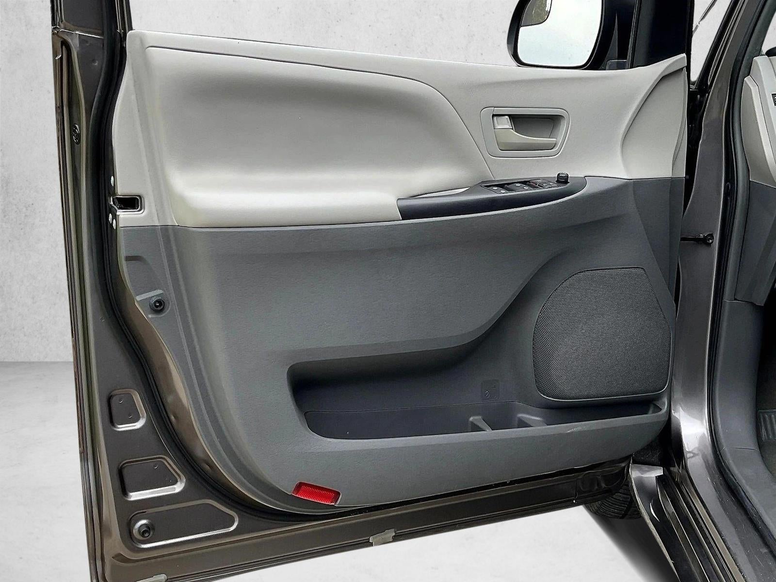 2017 Toyota Sienna L FWD 7-Passenger (Natl)