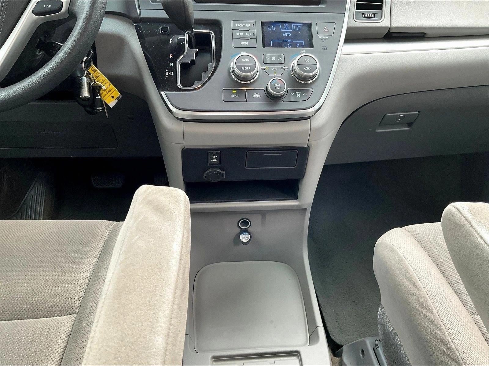 2017 Toyota Sienna L FWD 7-Passenger (Natl)