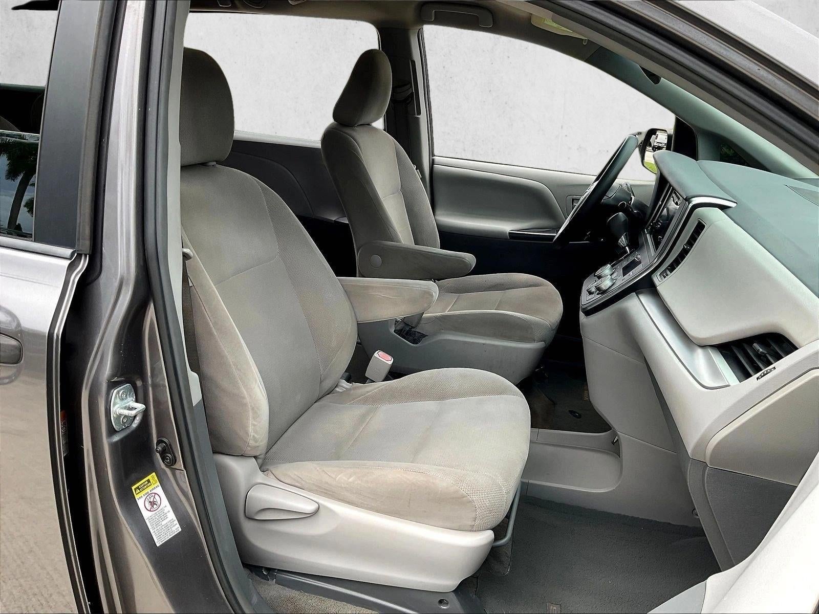 2017 Toyota Sienna L FWD 7-Passenger (Natl)