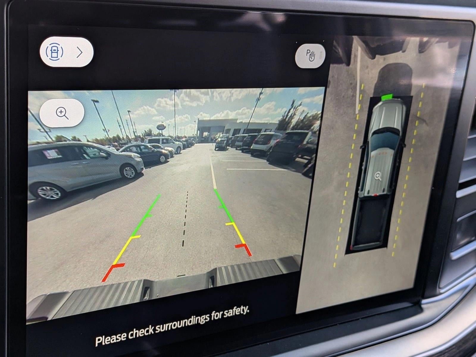 2023 Ford Super Duty F-450 DRW LARIAT 4WD Crew Cab 8' Box