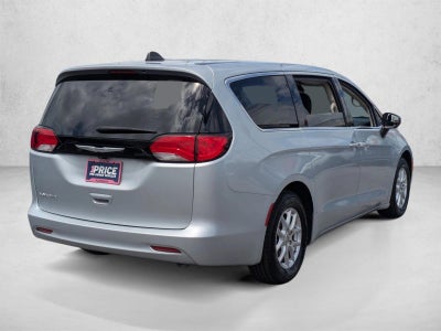 2022 Chrysler Voyager LX FWD
