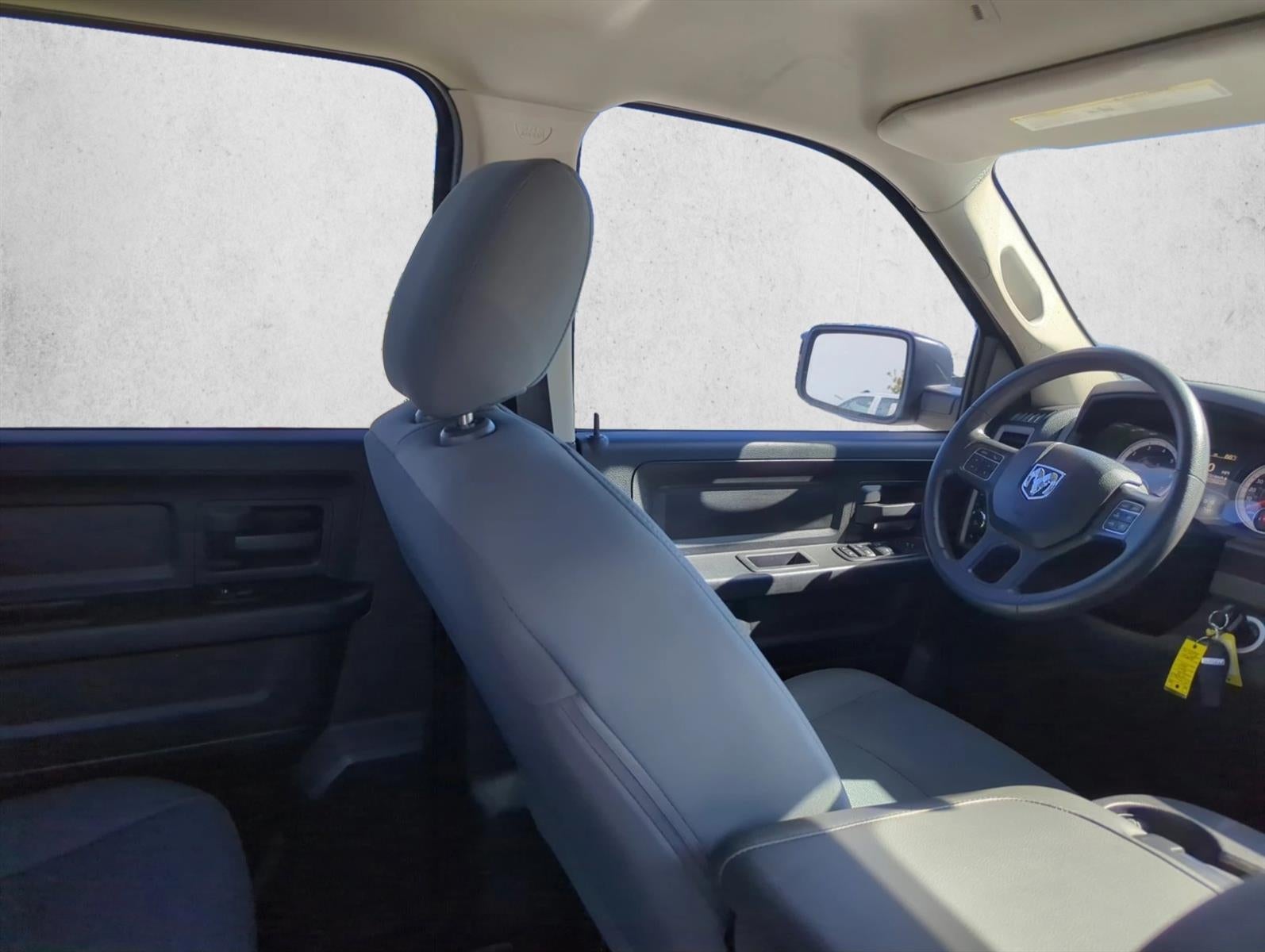 2018 RAM 1500 Express 4x2 Crew Cab 5'7" Box