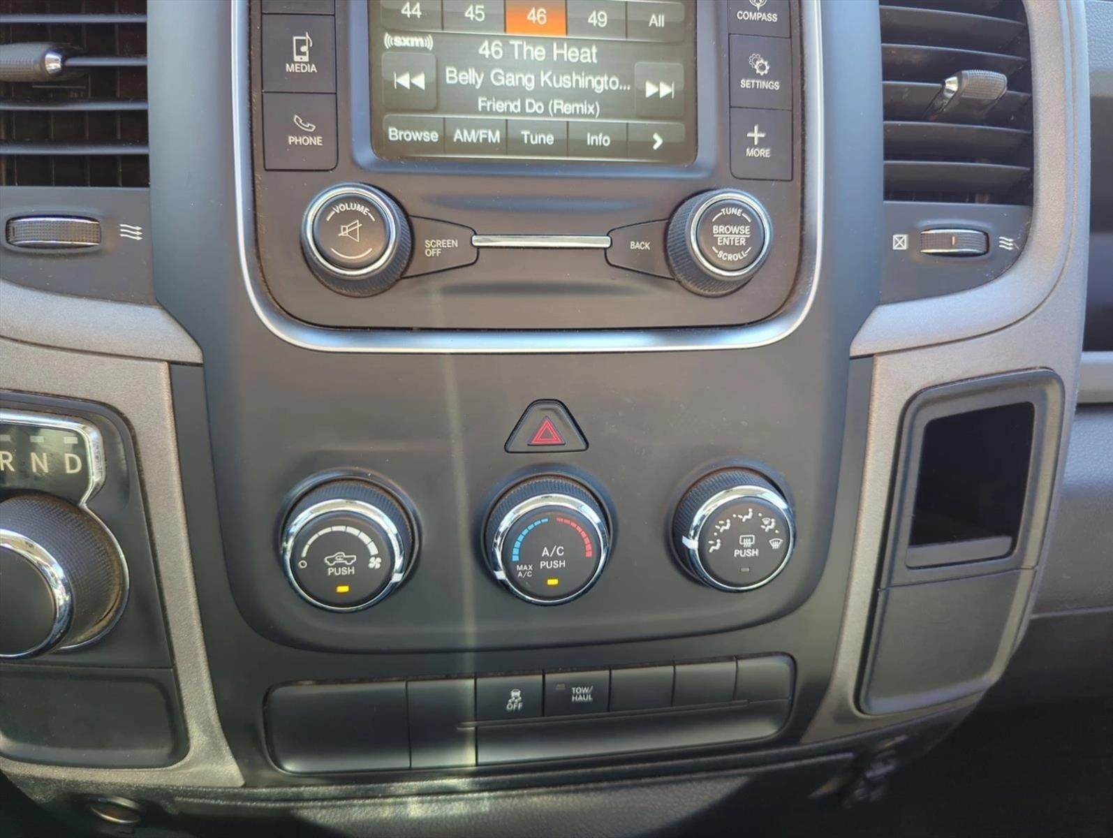 2018 RAM 1500 Express 4x2 Crew Cab 5'7" Box