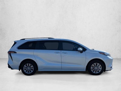 2024 Toyota Sienna XLE FWD 8-Passenger (Natl)