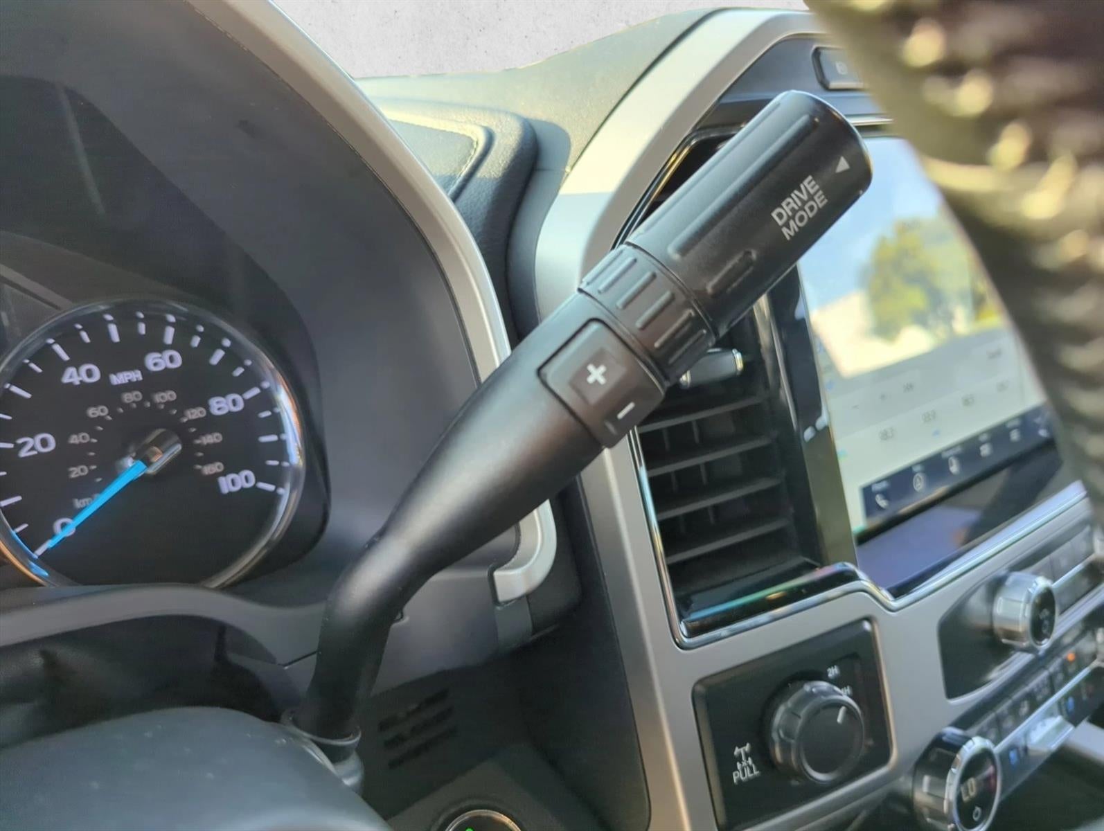 2022 Ford Super Duty F-250 SRW LARIAT 4WD Crew Cab 6.75' Box