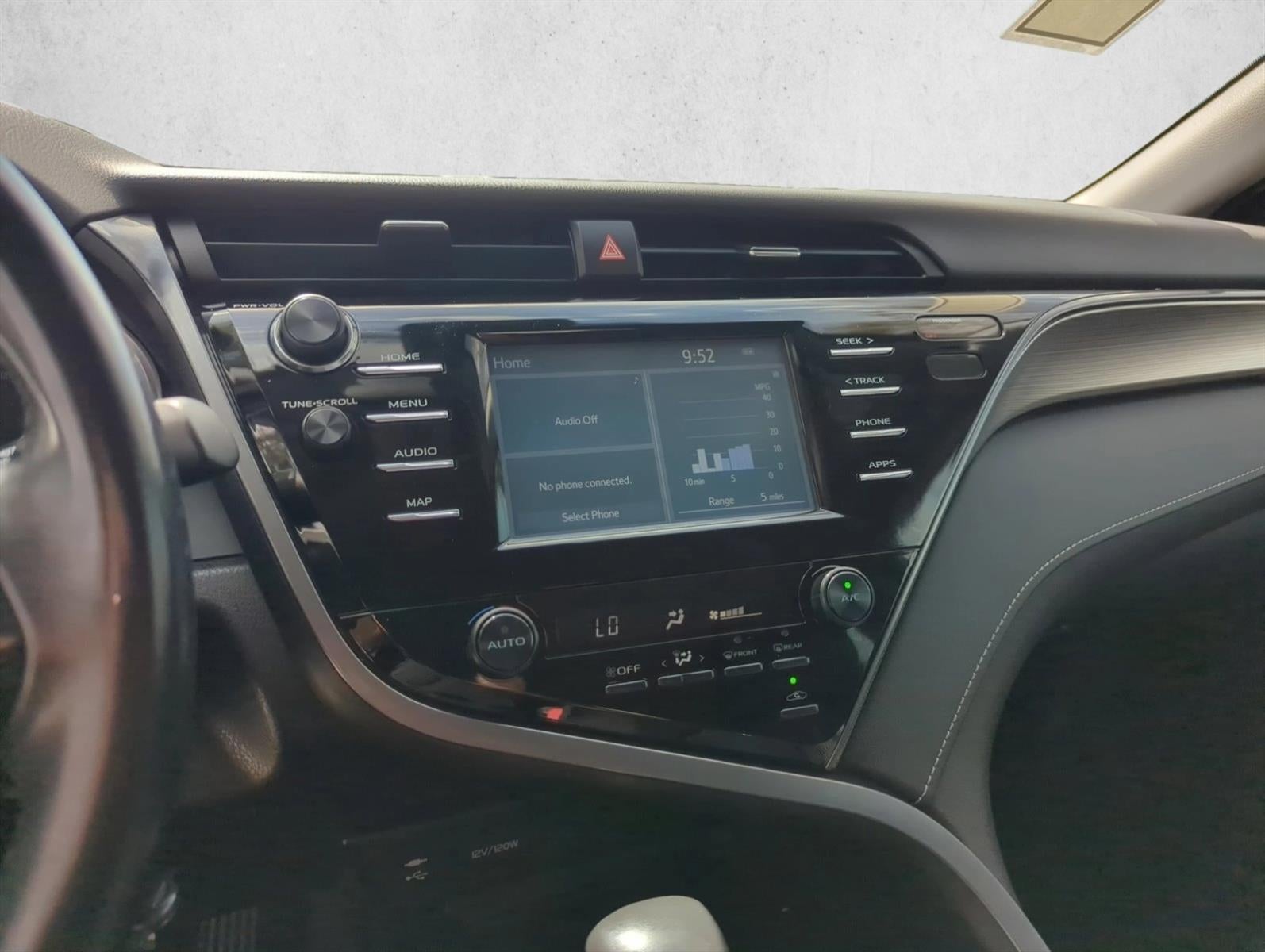 2019 Toyota Camry SE Auto (SE)