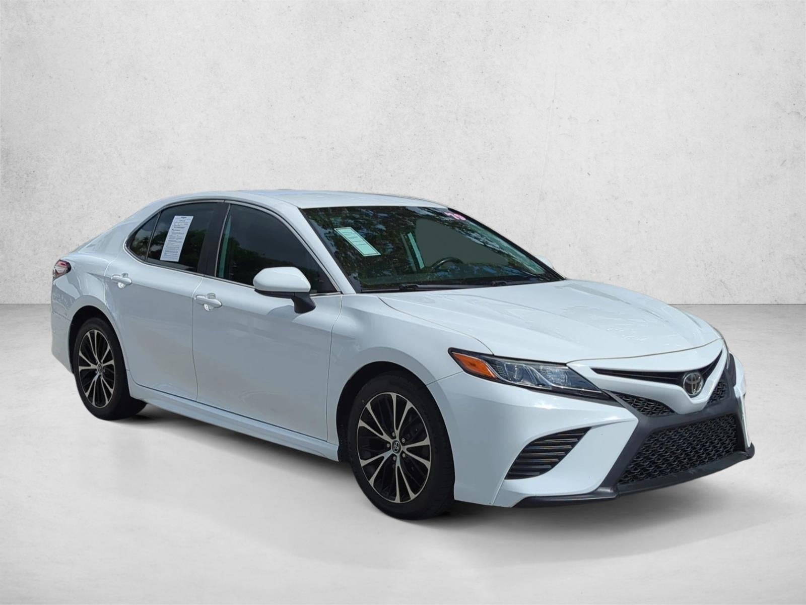 2019 Toyota Camry SE Auto (SE)