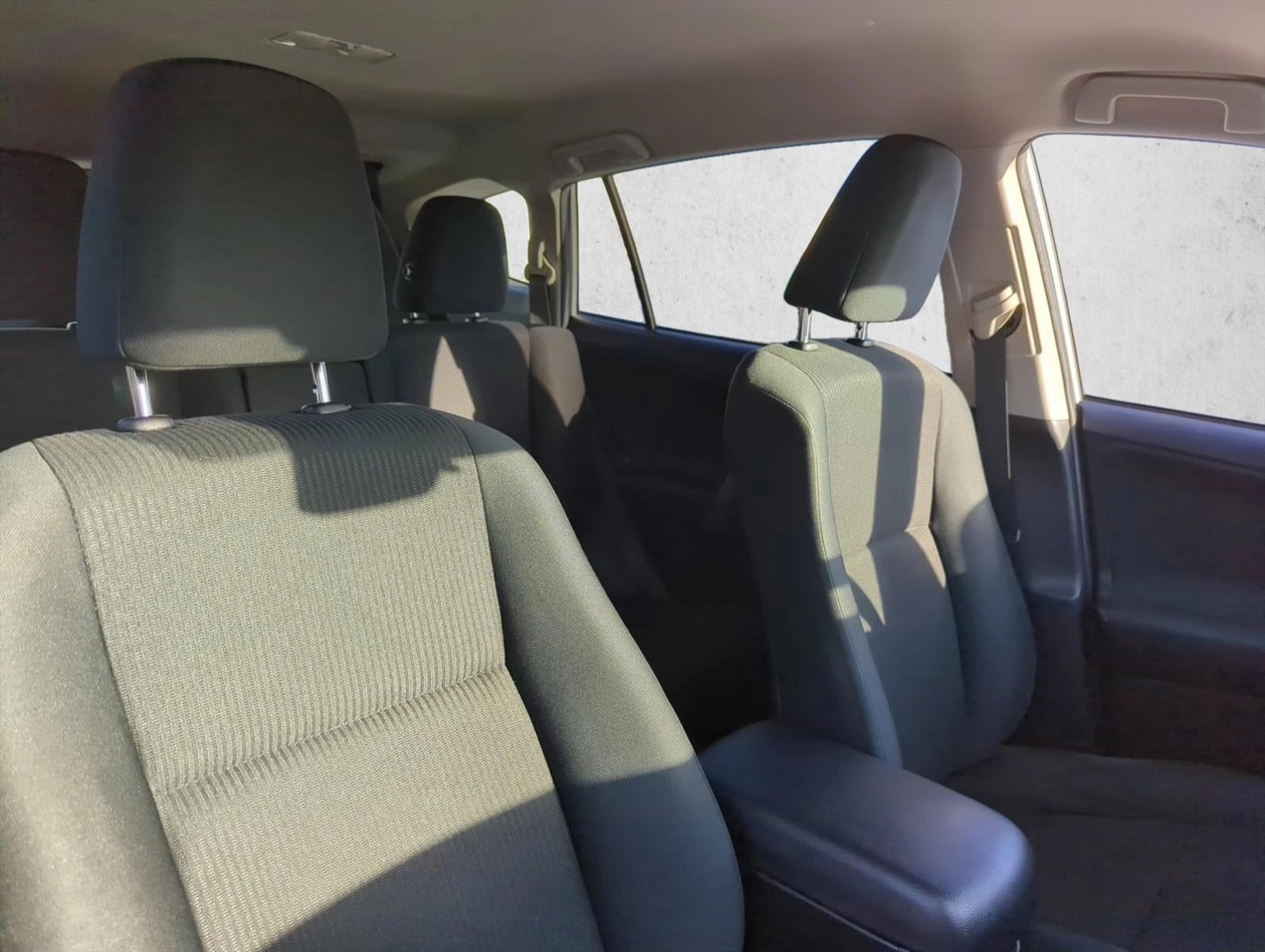 2018 Toyota RAV4 LE FWD (GS)