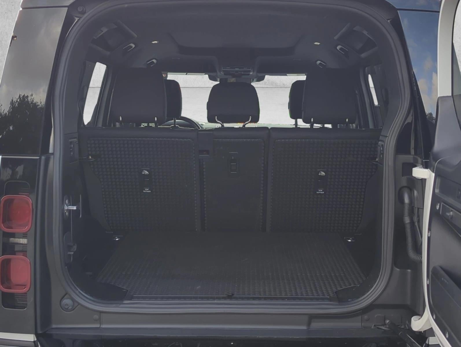 2024 Land Rover Defender 110 P400 X-Dynamic SE