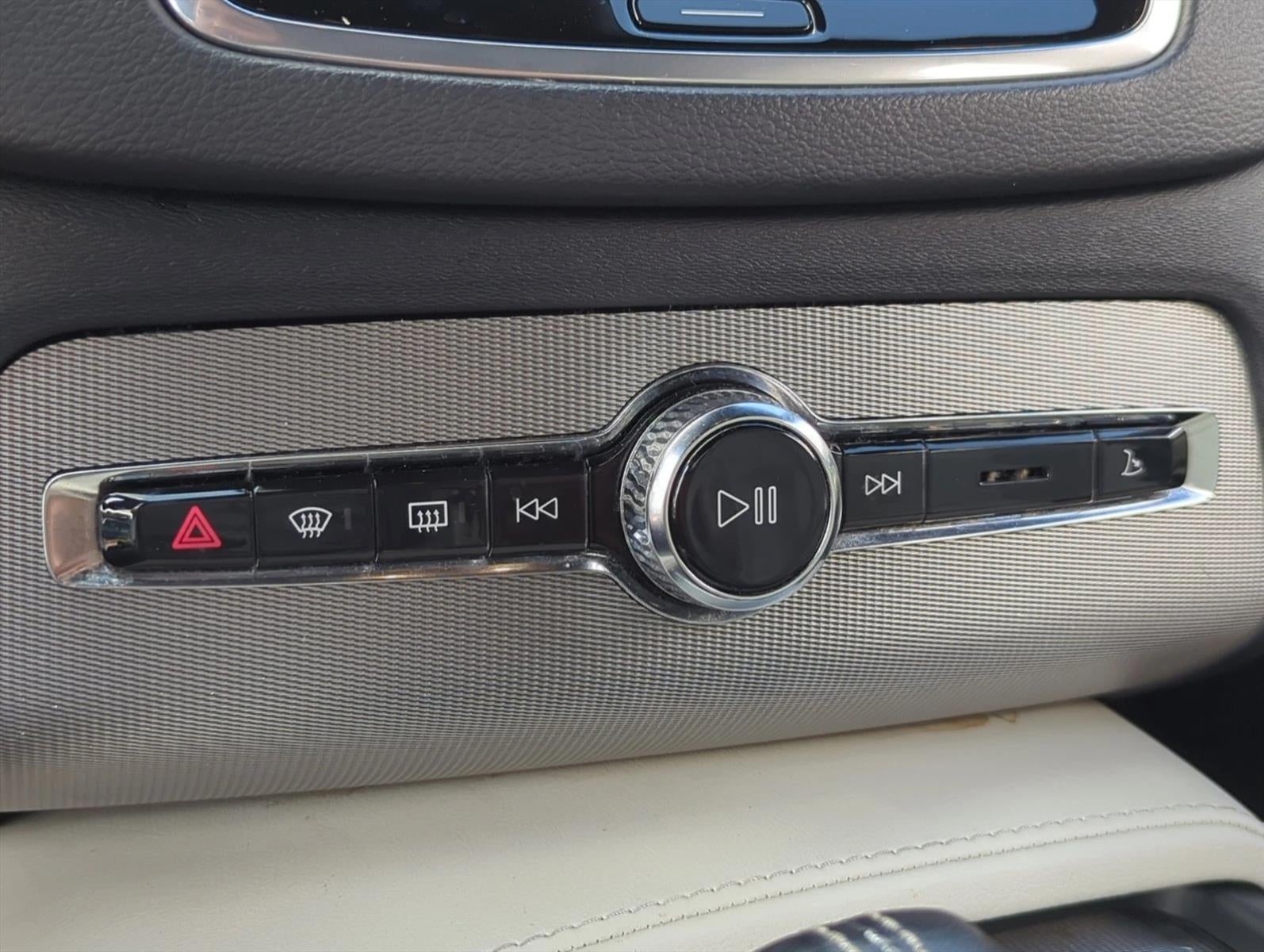 2021 Volvo XC90 Recharge T8 eAWD PHEV R-Design 7P