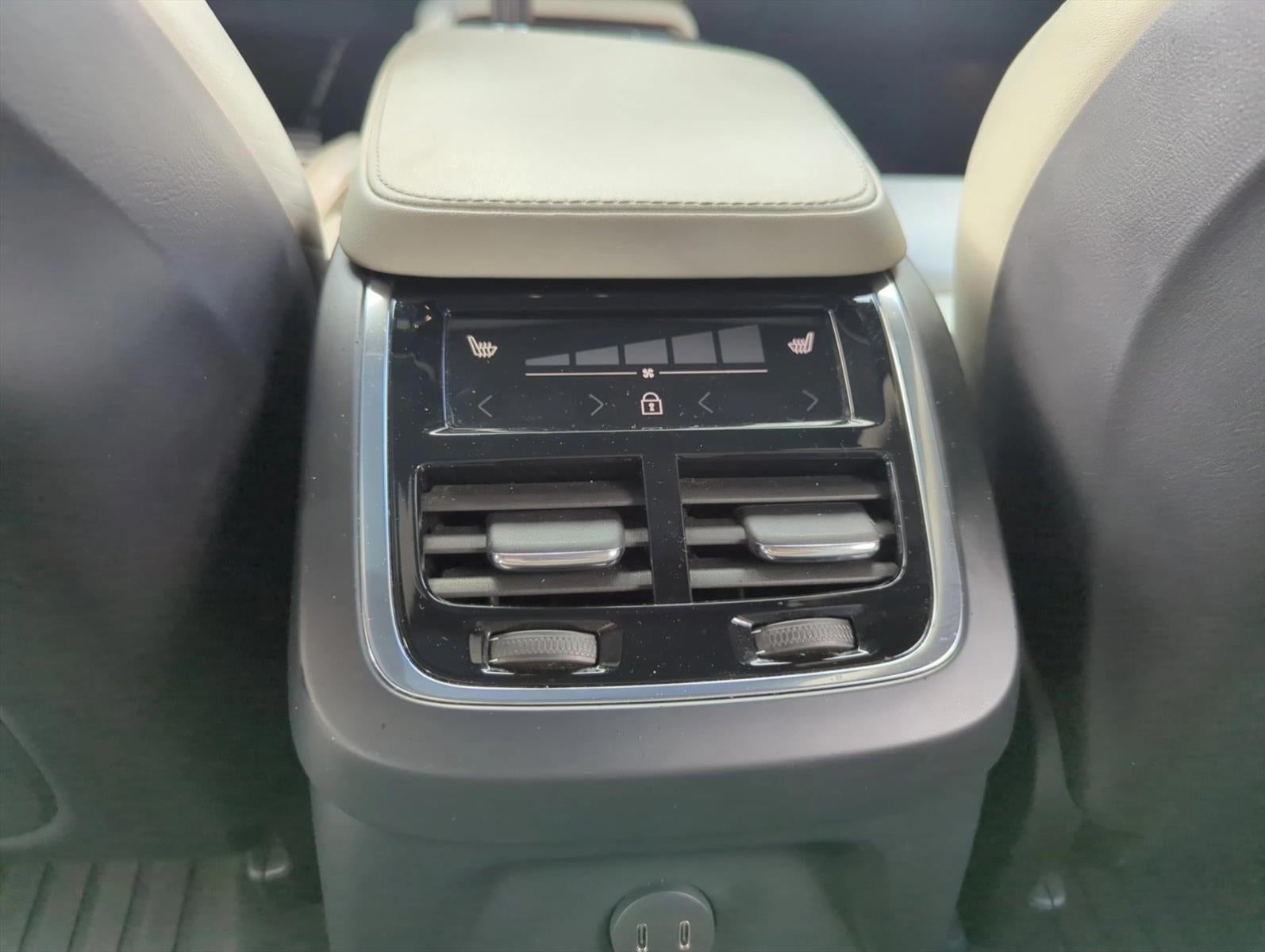 2021 Volvo XC90 Recharge T8 eAWD PHEV R-Design 7P