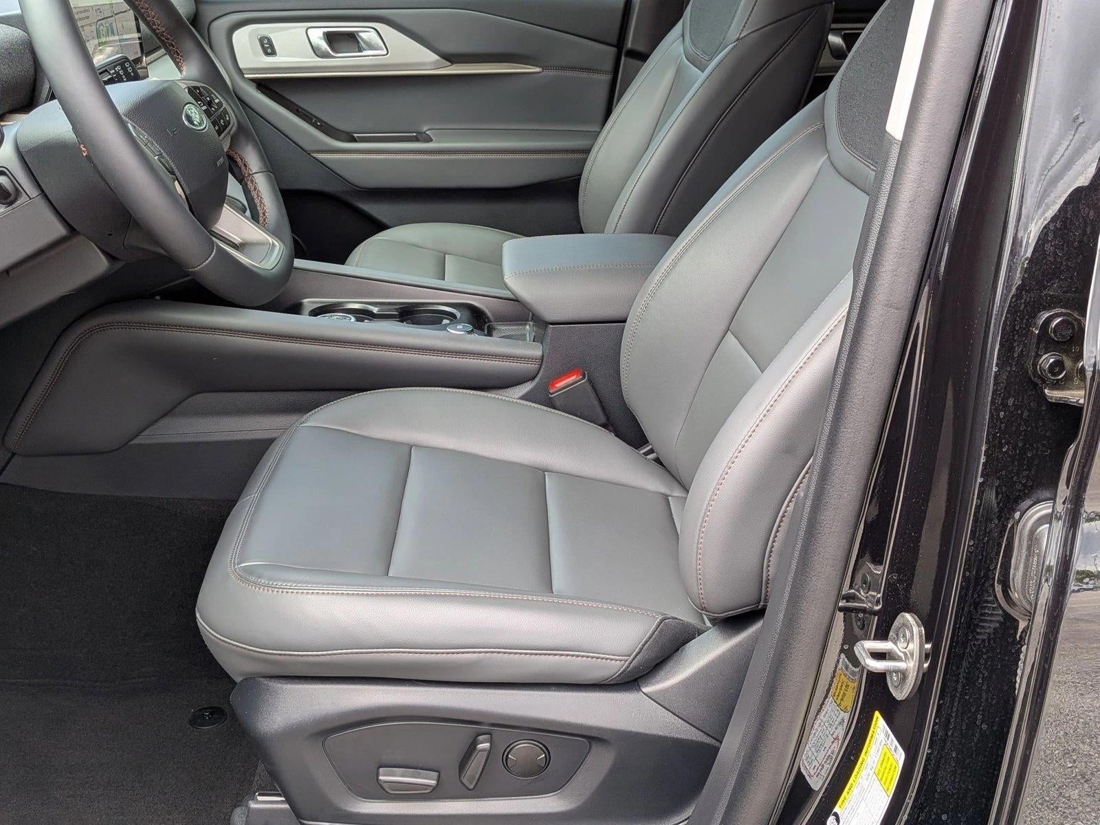 2026 Ford Explorer Active w/200A Pkg RWD