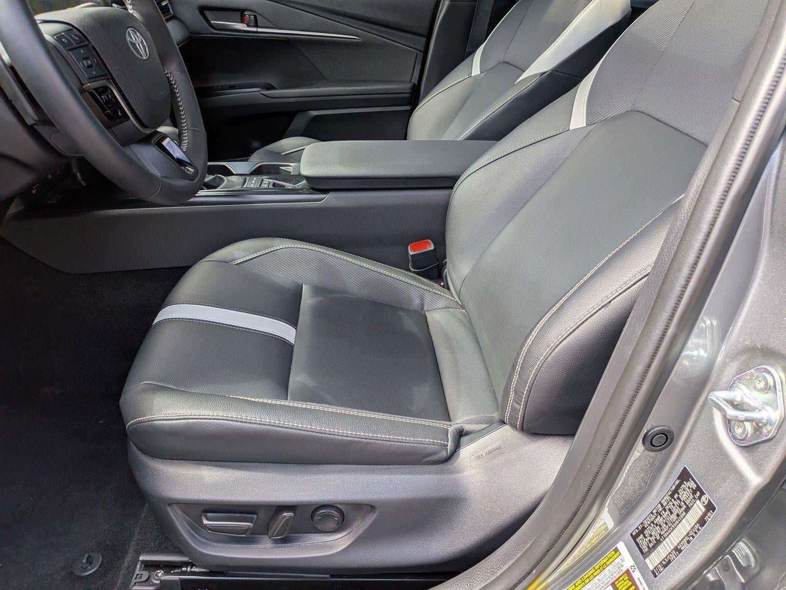 2025 Toyota Camry SE (SE)