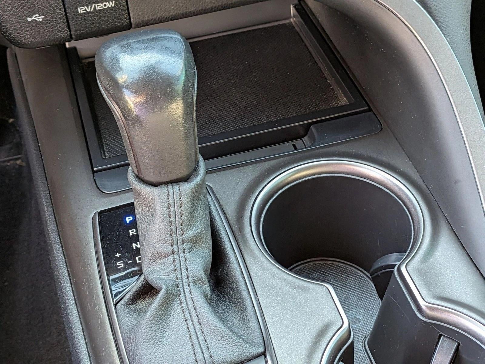 2022 Toyota Camry SE Auto (SE)