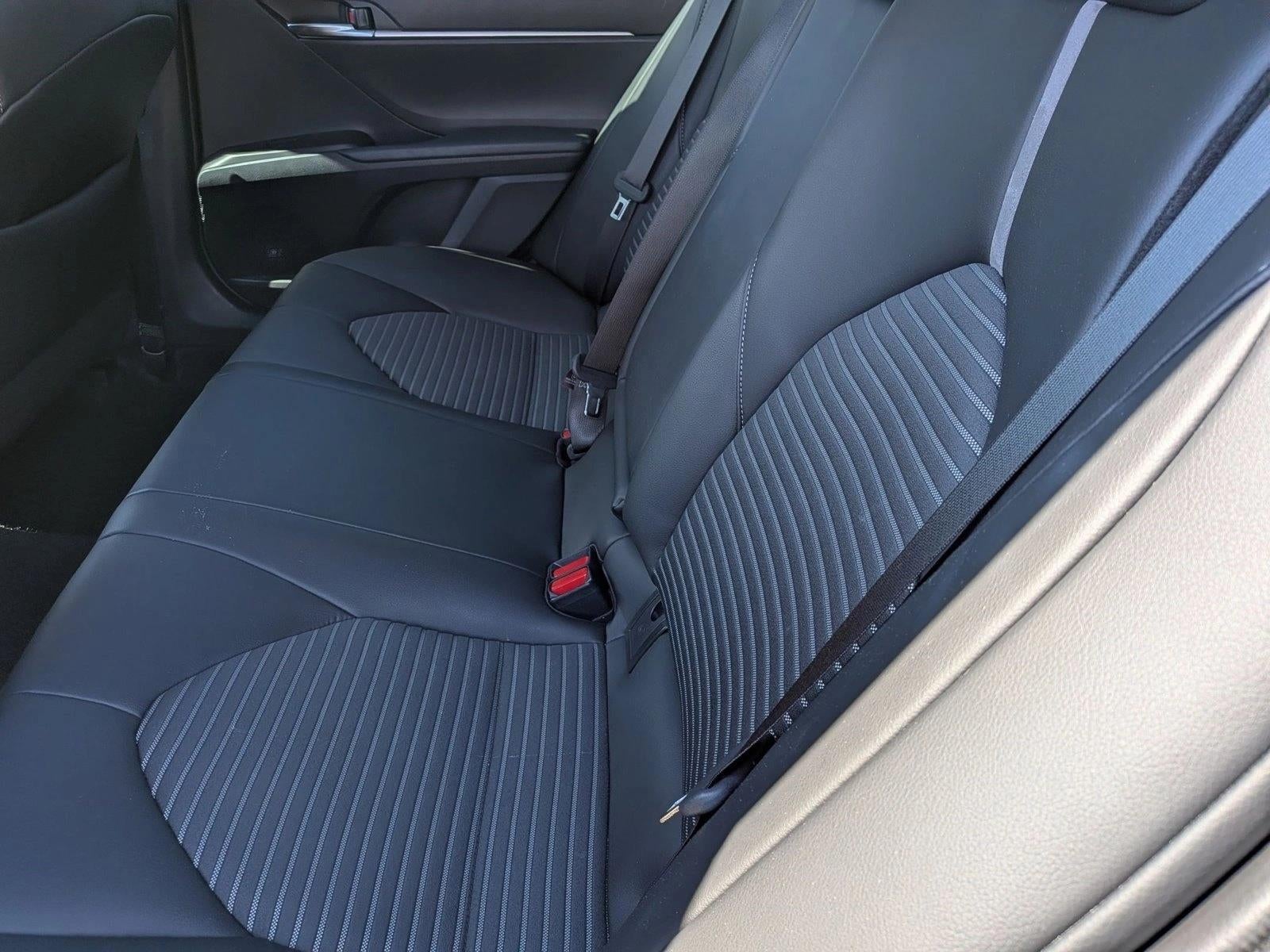 2022 Toyota Camry SE Auto (SE)