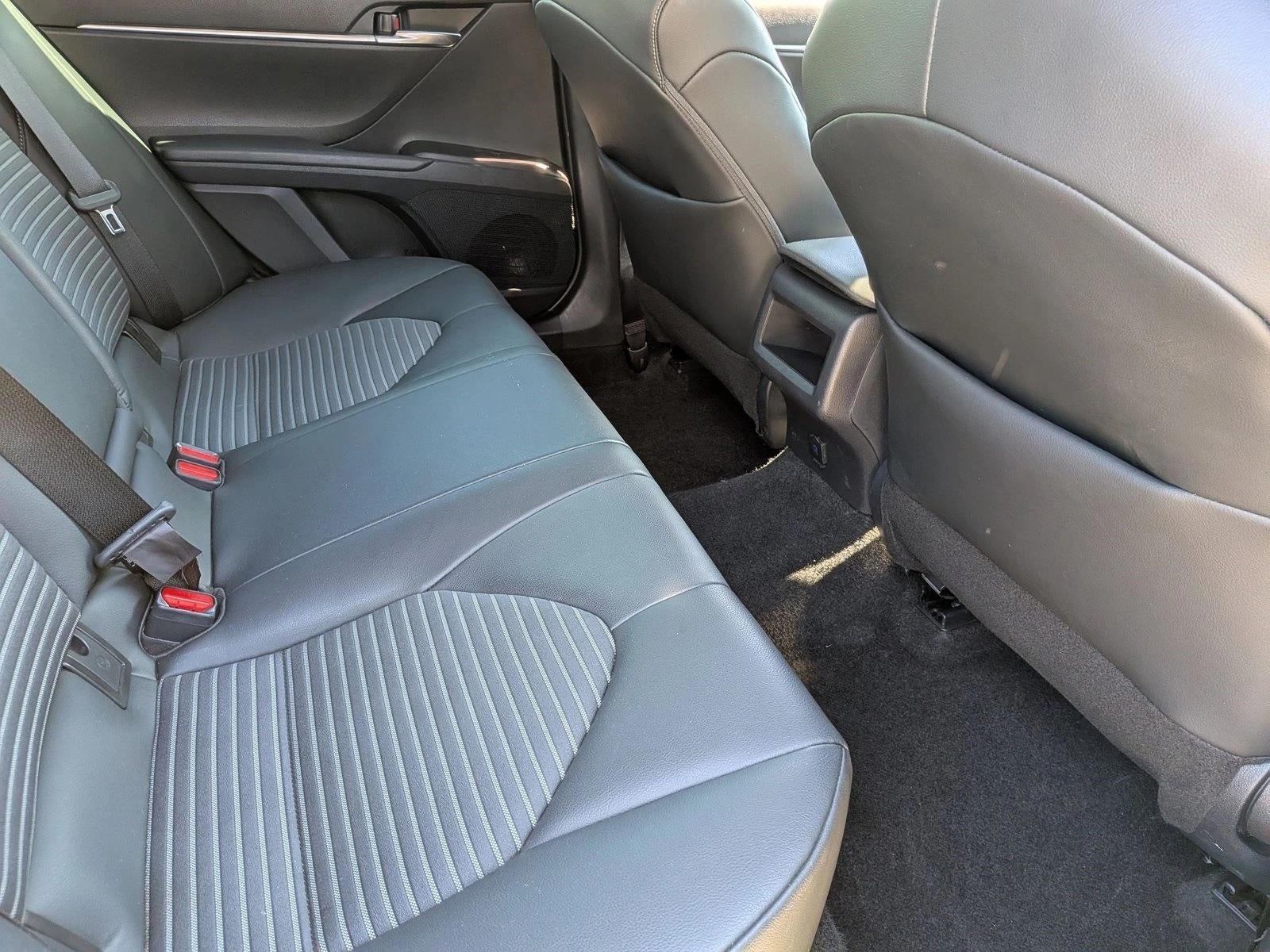 2022 Toyota Camry SE Auto (SE)
