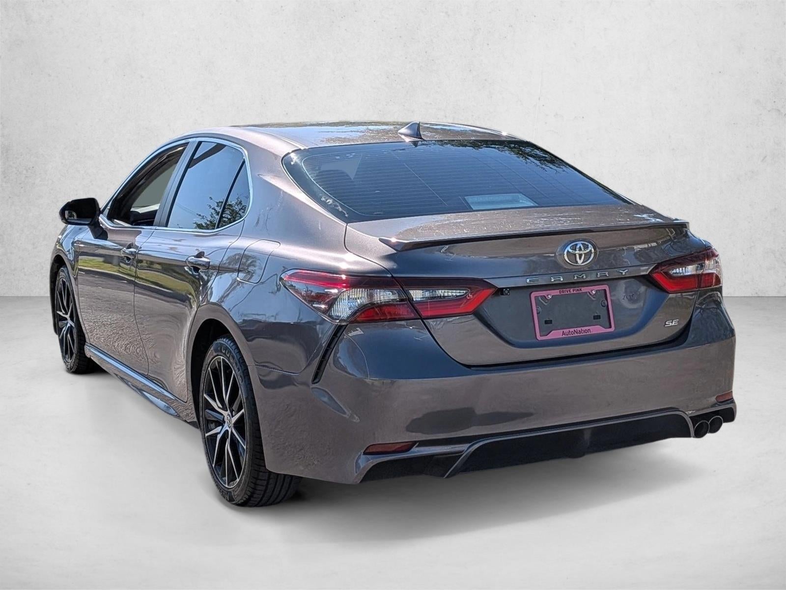 2022 Toyota Camry SE Auto (SE)