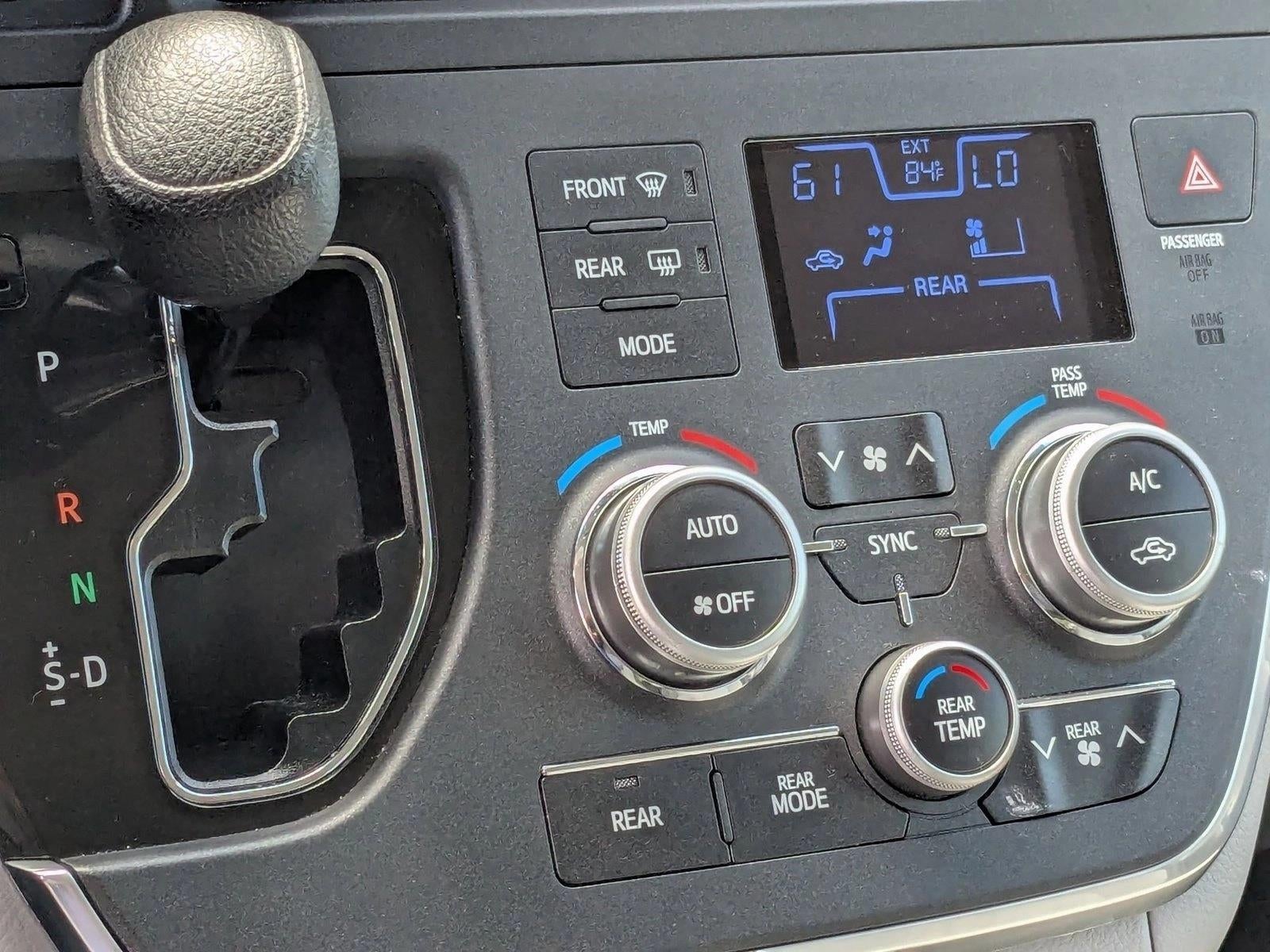 2017 Toyota Sienna LE FWD 8-Passenger (Natl)