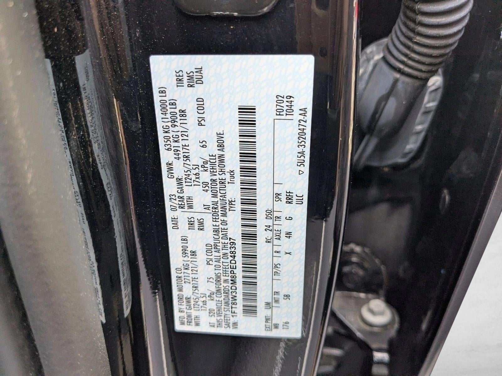 2023 Ford Super Duty F-350 DRW LARIAT 4WD Crew Cab 8' Box