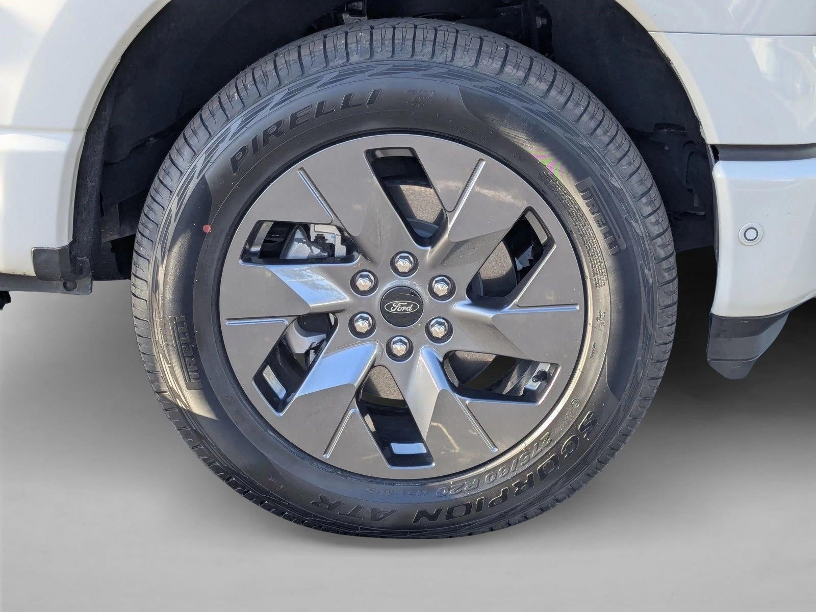 2023 Ford F-150 Lightning LARIAT 4WD SuperCrew 5.5' Box