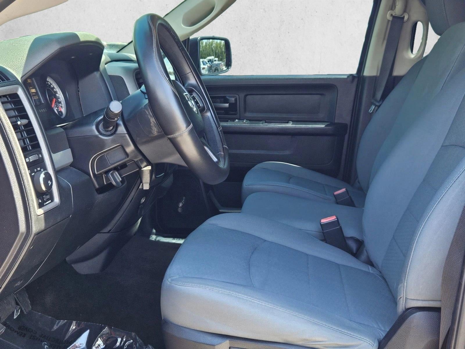 2014 RAM 1500 2WD Crew Cab 5.7 Ft Box Express