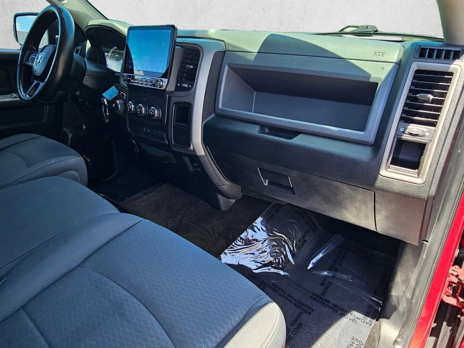 2014 RAM 1500 2WD Crew Cab 5.7 Ft Box Express