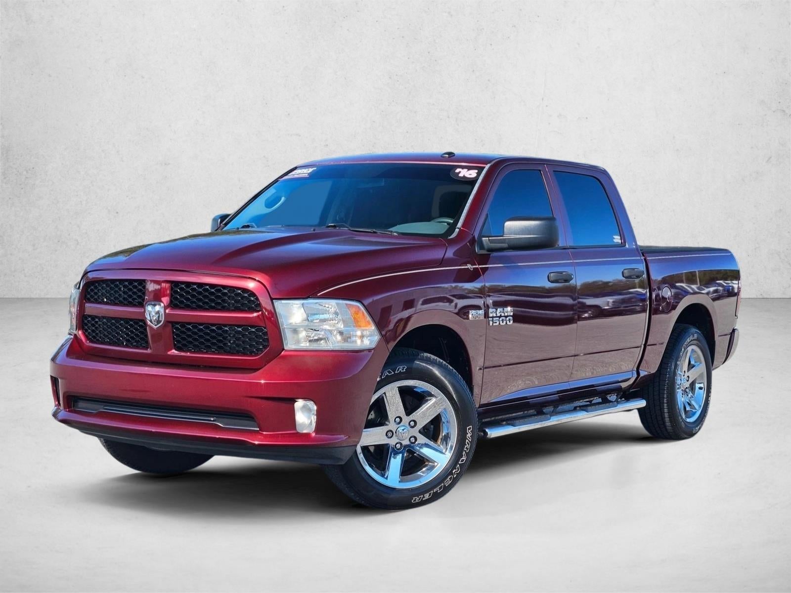 2016 RAM 1500 2WD Crew Cab 5.7 Ft Box Express