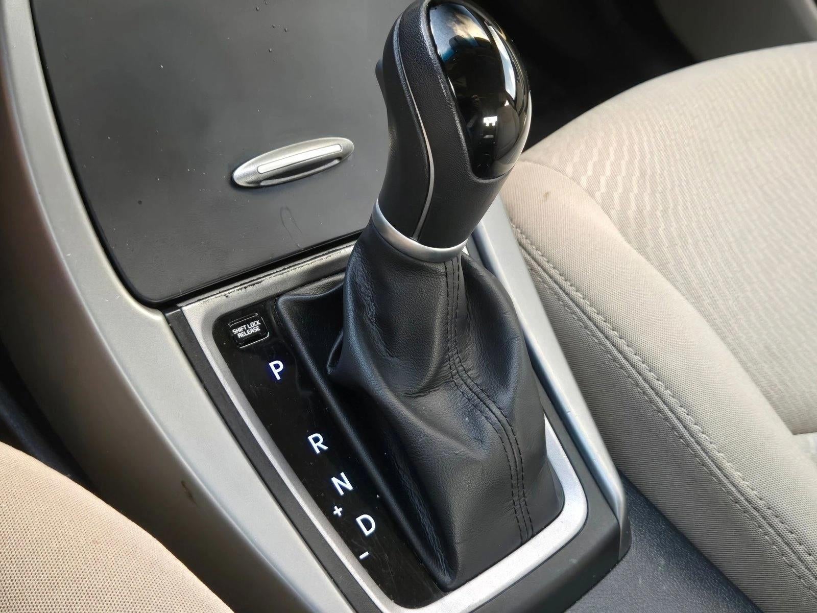 2016 Hyundai ELANTRA 4dr Sdn Auto SE