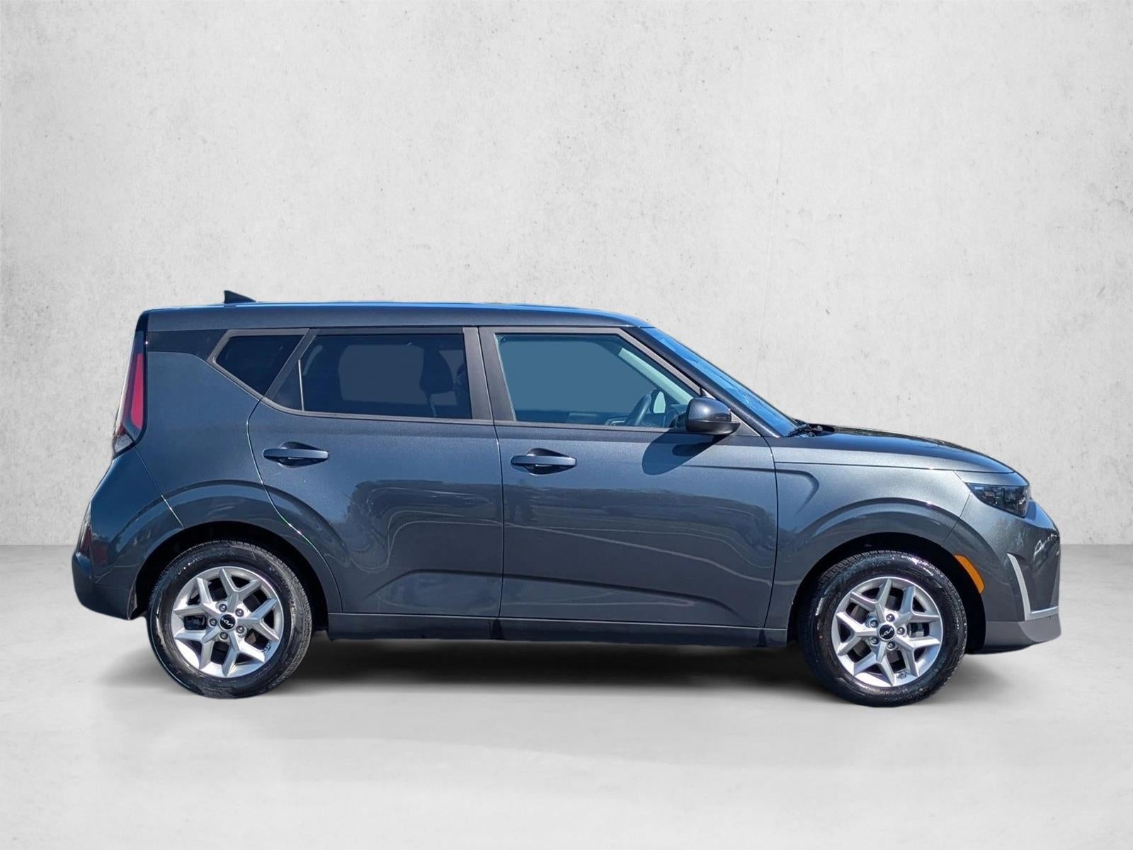2024 Kia Soul LX IVT
