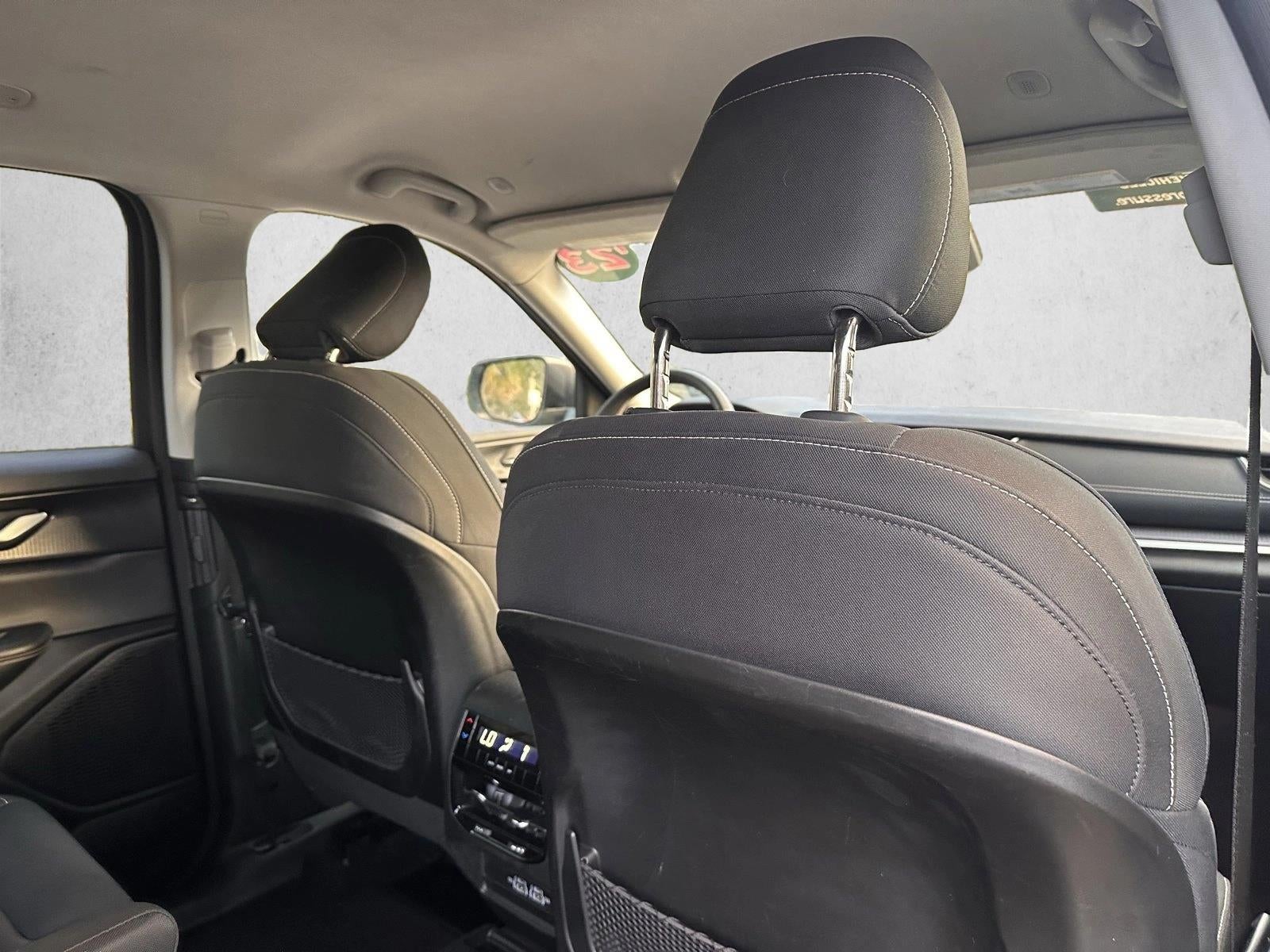 2023 Jeep Grand Cherokee L Laredo 4x4