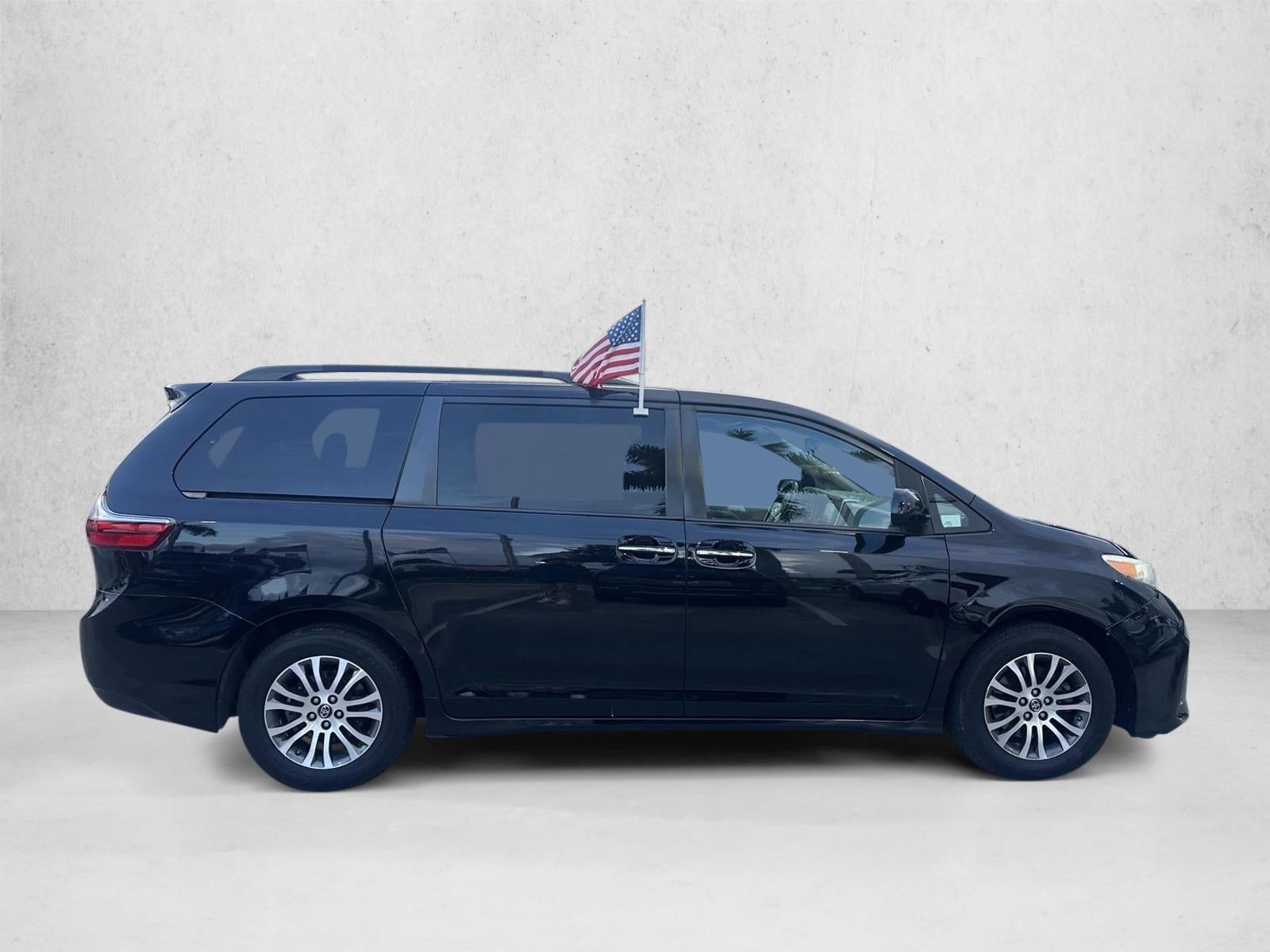 2020 Toyota Sienna XLE FWD 8-Passenger (Natl)