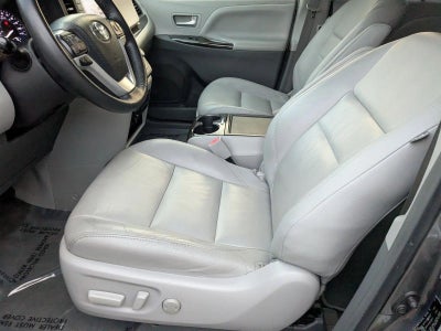 2018 Toyota Sienna XLE FWD 8-Passenger (Natl)